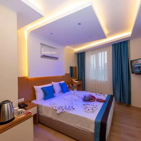 Diamond Luxury Hotel 3*