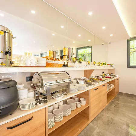 Diamond Luxury Hotel 3*