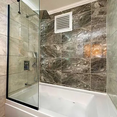 Diamond Luxury Hotel 3*