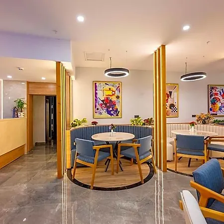 Diamond Luxury Hotel 3*