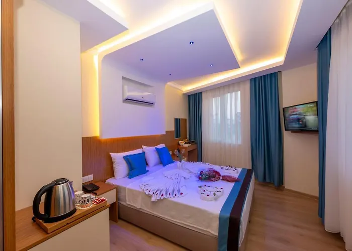 Diamond Luxury Hotel 3*